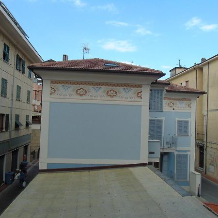 Appartamento Stella Marina In Pieno Centro Di Pietra Ligure Sulla Passeggiata E A Un Passo Dal Mare Exterior foto